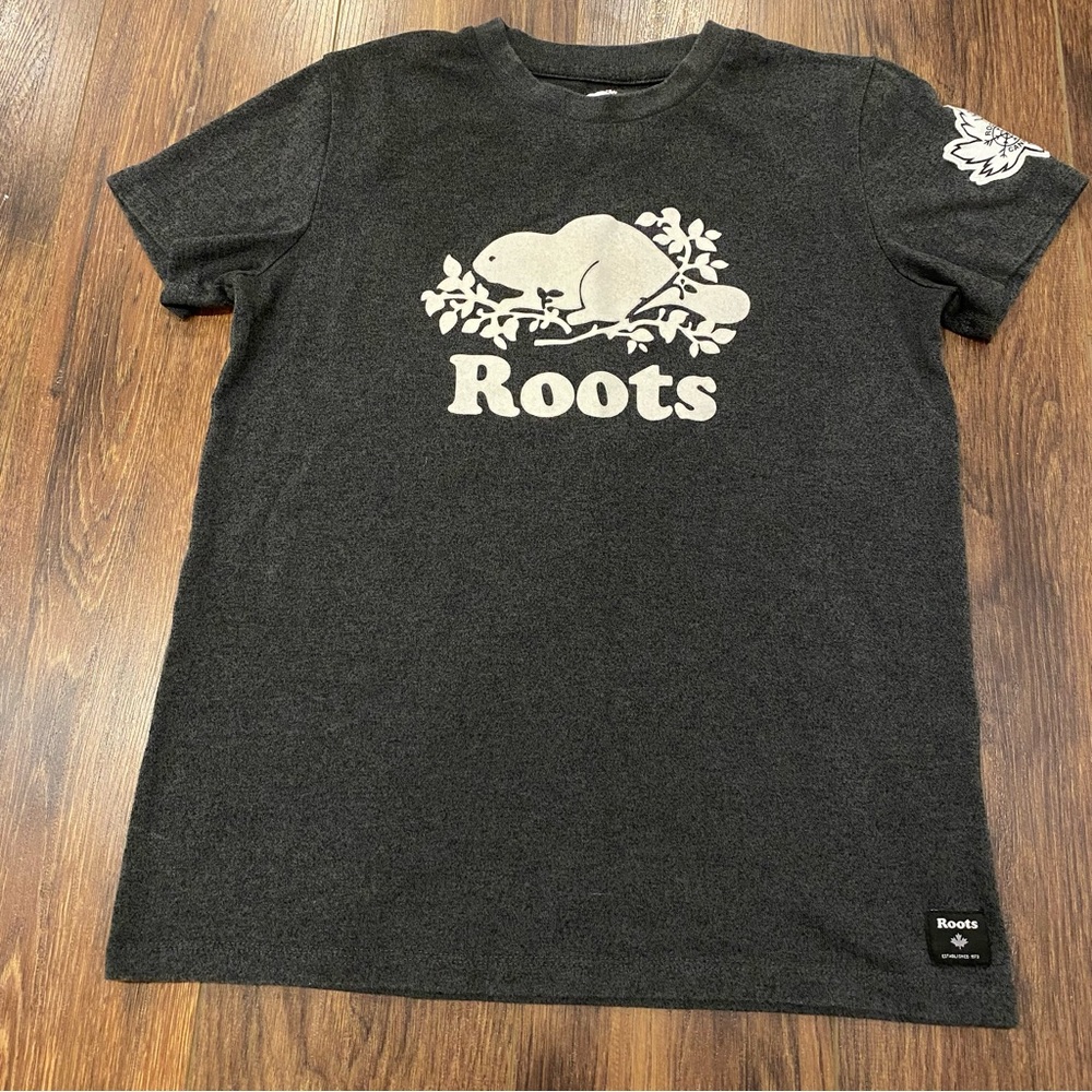 Roots grey tee size small logo Lake Louise